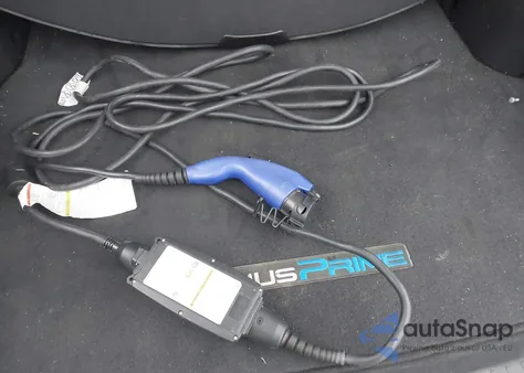 2022 Toyota Prius Prime Limited z USA, uszkodzony, nr VIN JTDKAMFP0N3199106